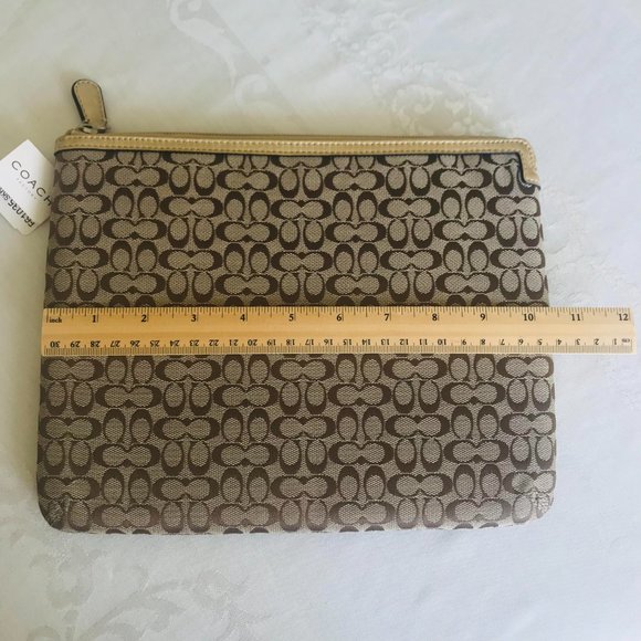NEW! COACH F61035 SKHM9 Khaki Signature Tablet Sleeve MSRP $88 - Picture 6 of 6